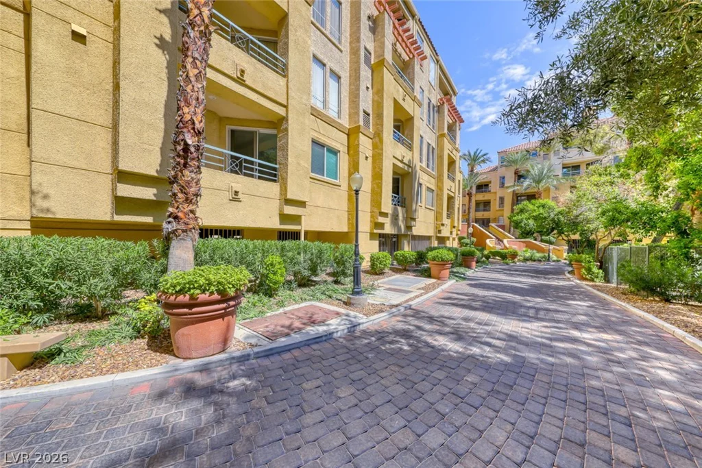 270 Flamingo, Las Vegas, NV 89169