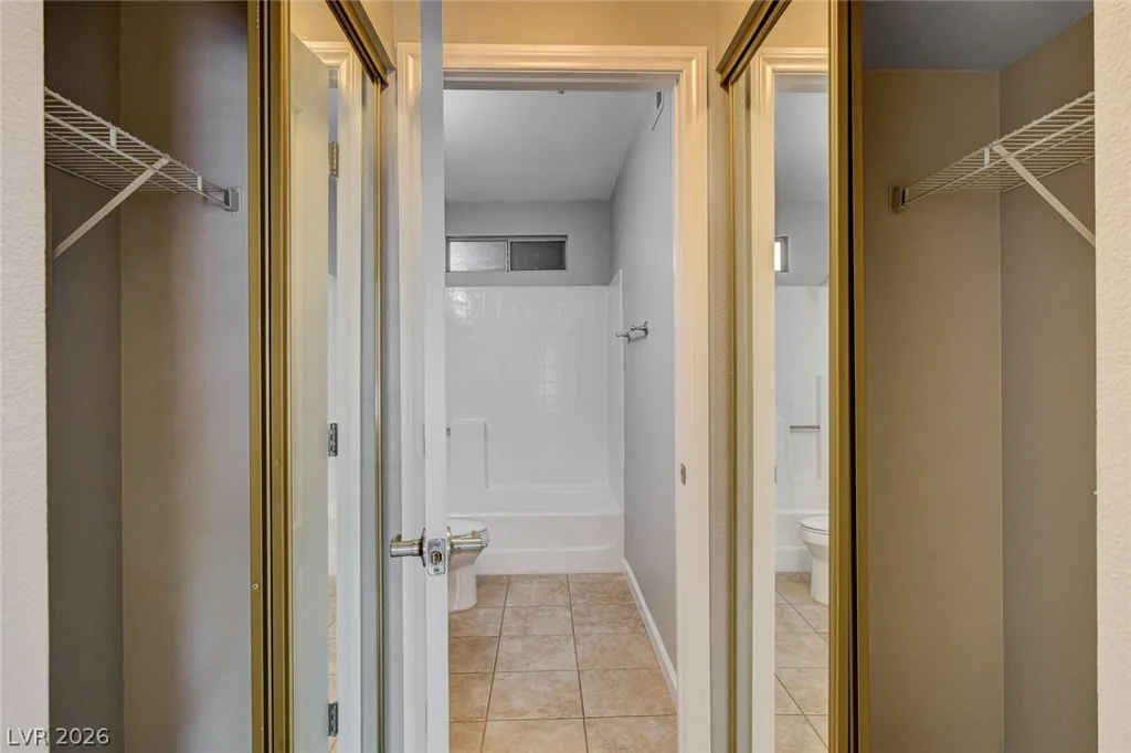 2110 Sealion, Las Vegas, NV 89128