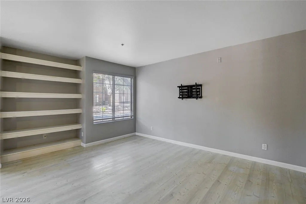2110 Sealion, Las Vegas, NV 89128
