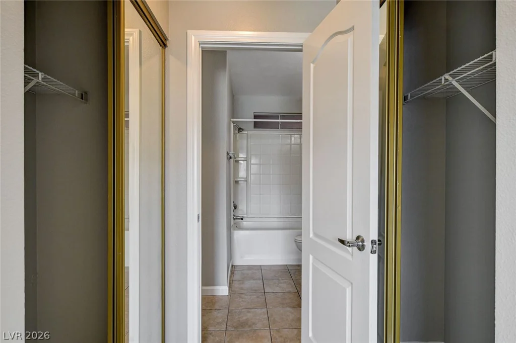 2110 Sealion, Las Vegas, NV 89128