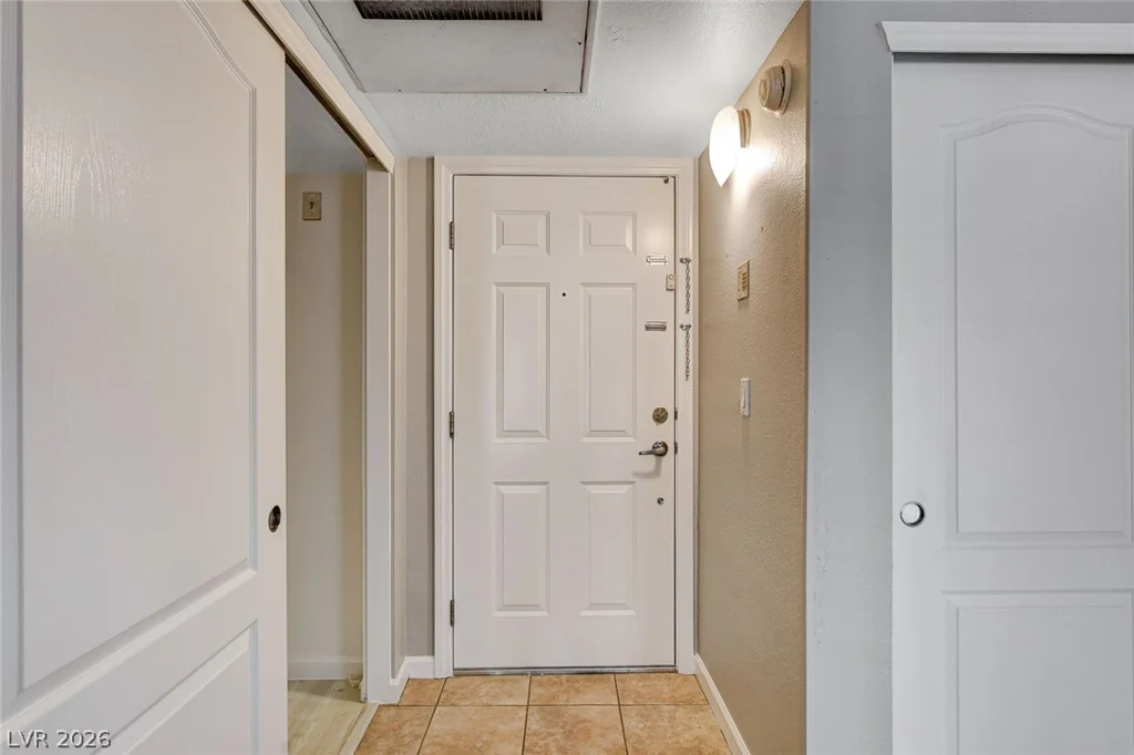 2110 Sealion, Las Vegas, NV 89128