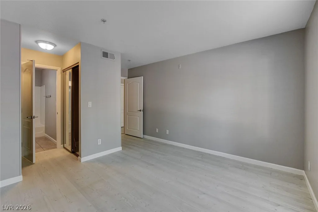 2110 Sealion, Las Vegas, NV 89128