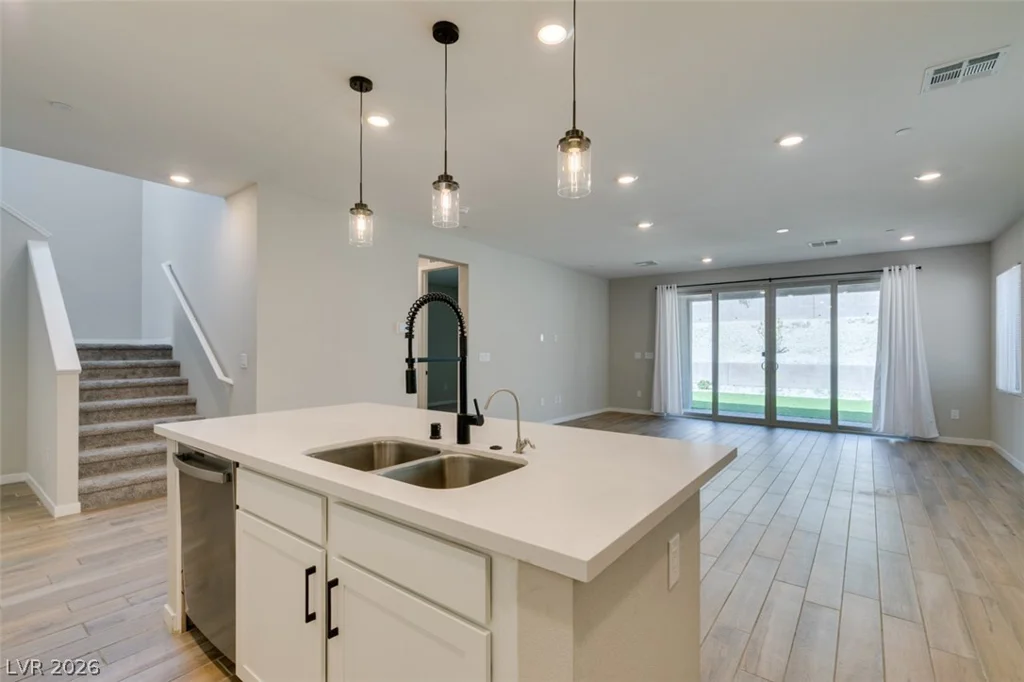 109 Medianoche, Las Vegas, NV 89138
