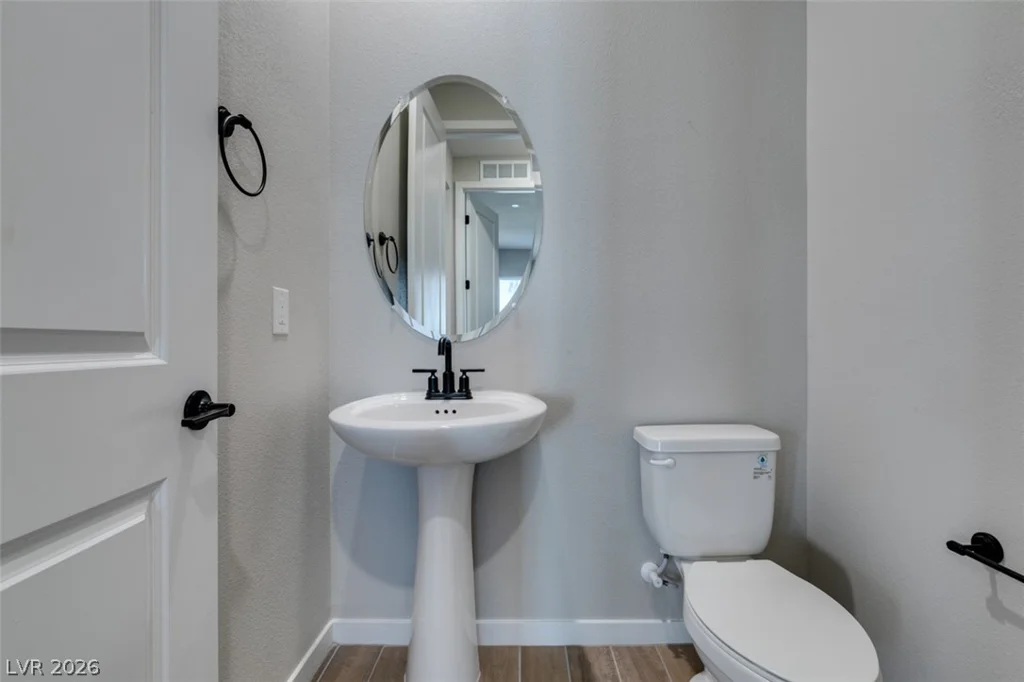 109 Medianoche, Las Vegas, NV 89138