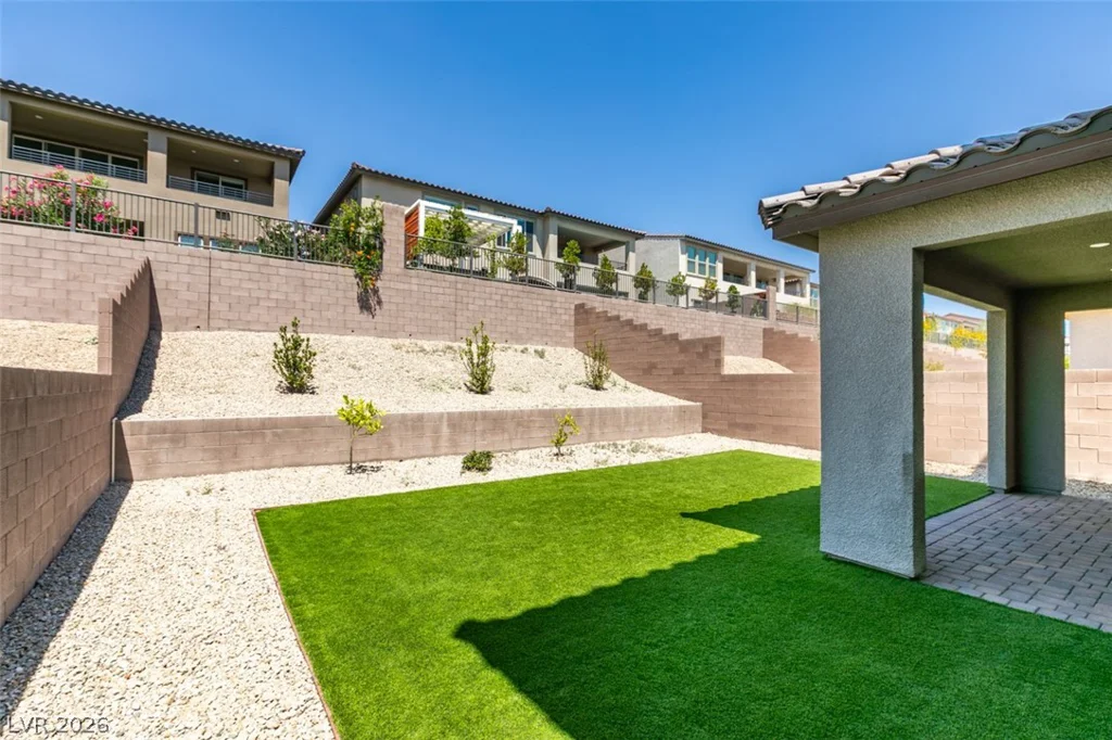 109 Medianoche, Las Vegas, NV 89138