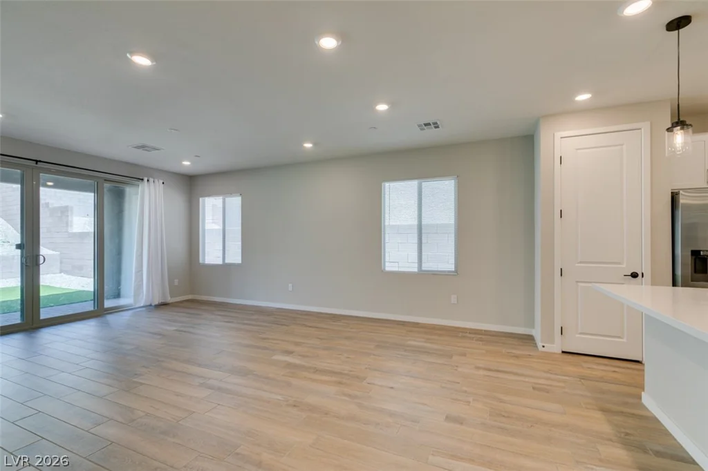 109 Medianoche, Las Vegas, NV 89138