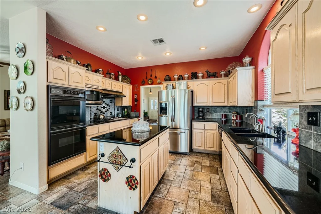 2012 Lady Lake, Las Vegas, NV 89128