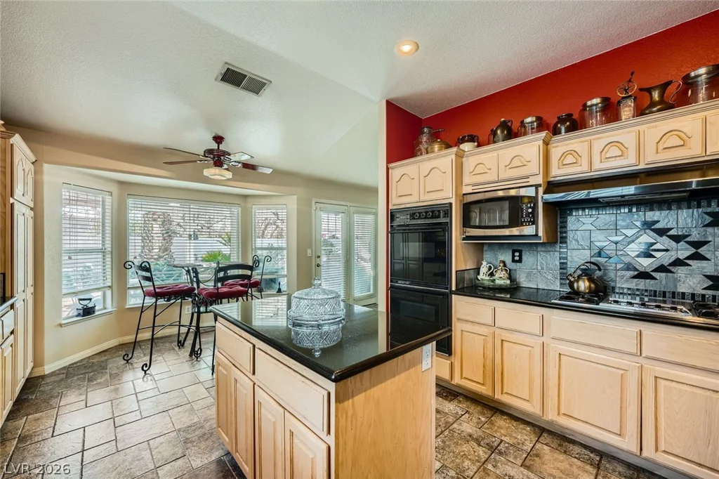 2012 Lady Lake, Las Vegas, NV 89128