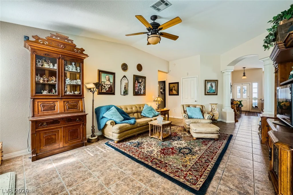 2012 Lady Lake, Las Vegas, NV 89128