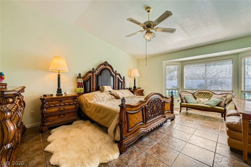 2012 Lady Lake, Las Vegas, NV 89128