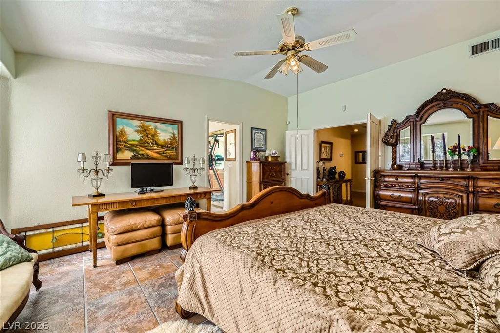 2012 Lady Lake, Las Vegas, NV 89128