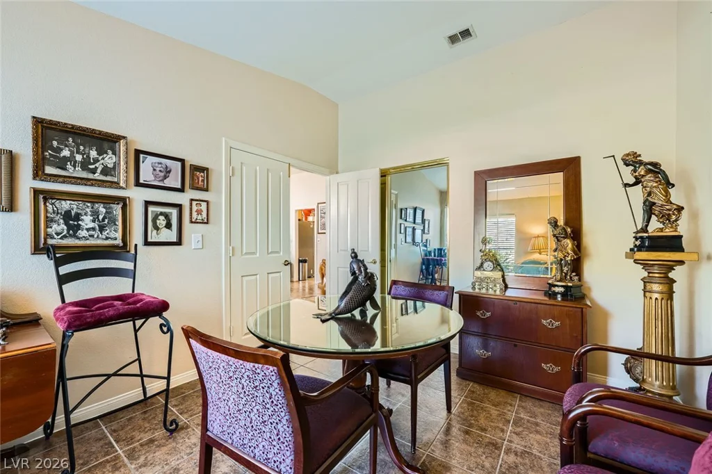 2012 Lady Lake, Las Vegas, NV 89128