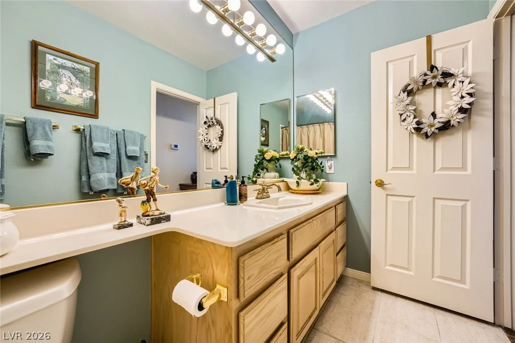 2012 Lady Lake, Las Vegas, NV 89128