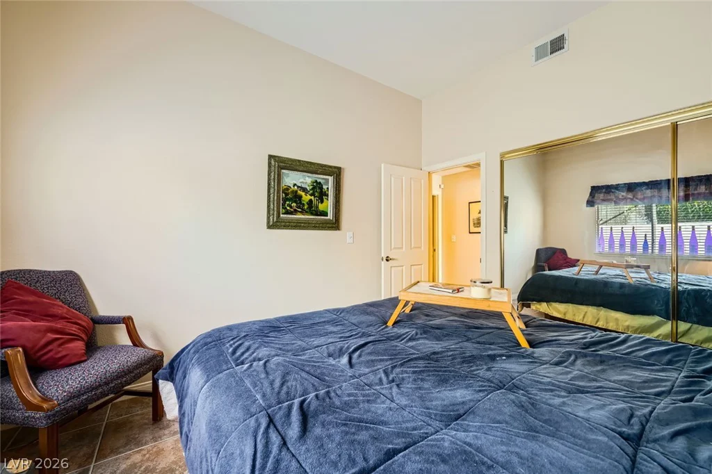 2012 Lady Lake, Las Vegas, NV 89128