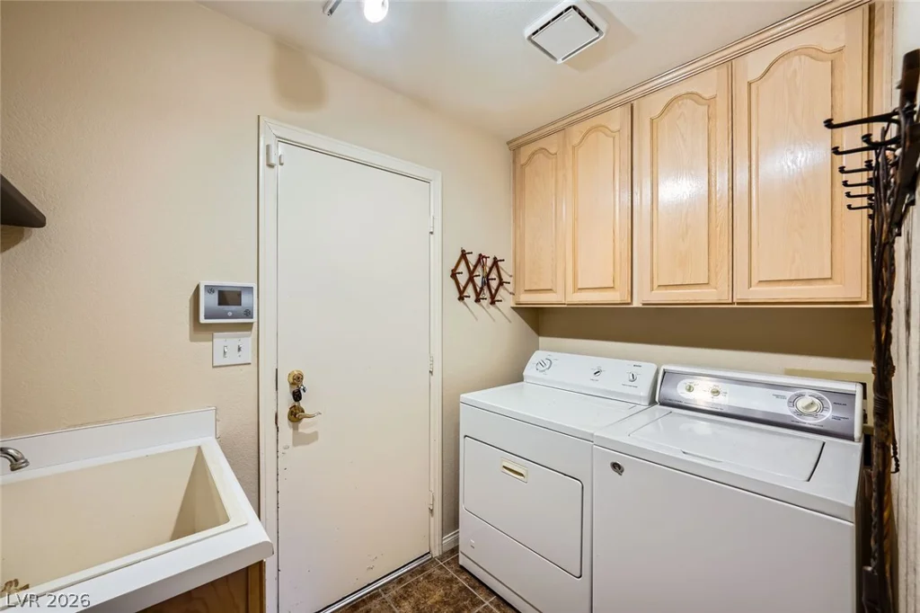 2012 Lady Lake, Las Vegas, NV 89128
