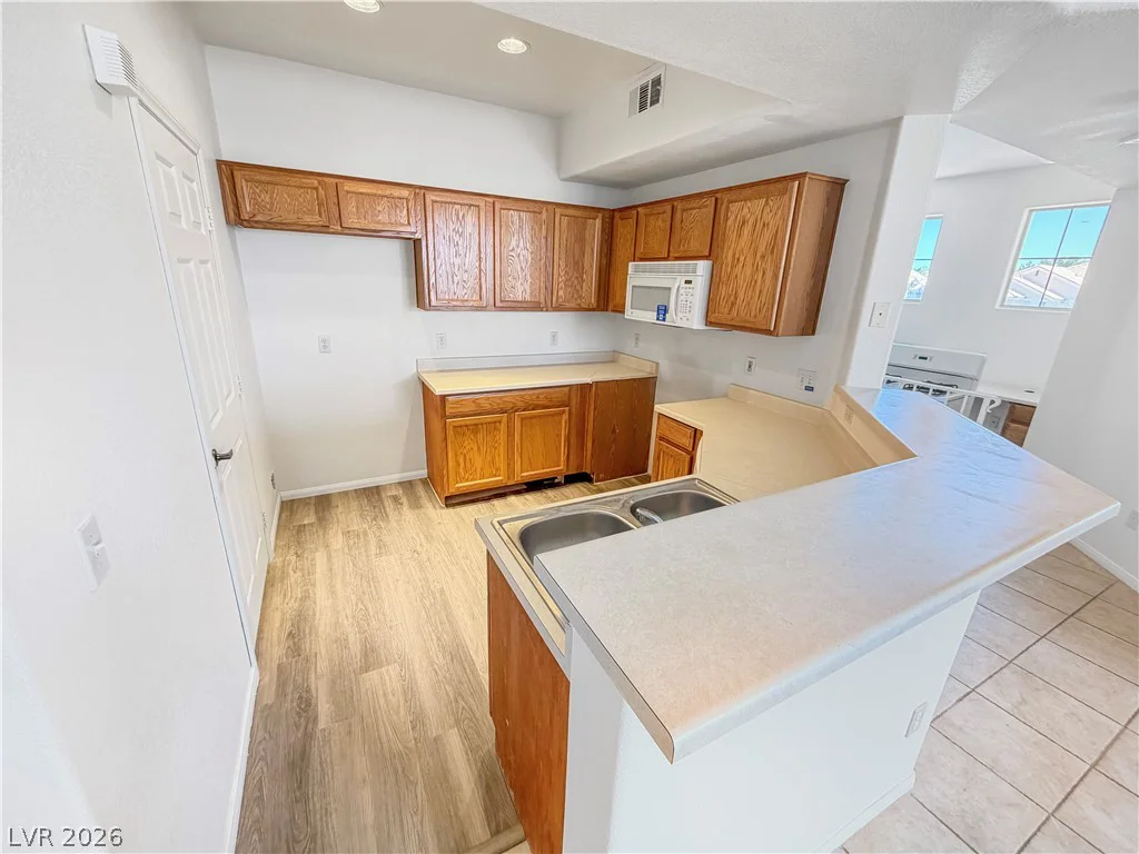 5855 Valley, North Las Vegas, NV 89031
