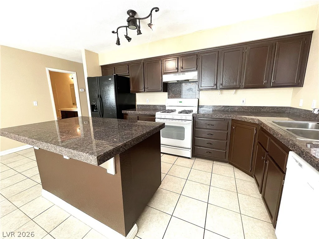 1420 Desert Hills, Las Vegas, NV 89117