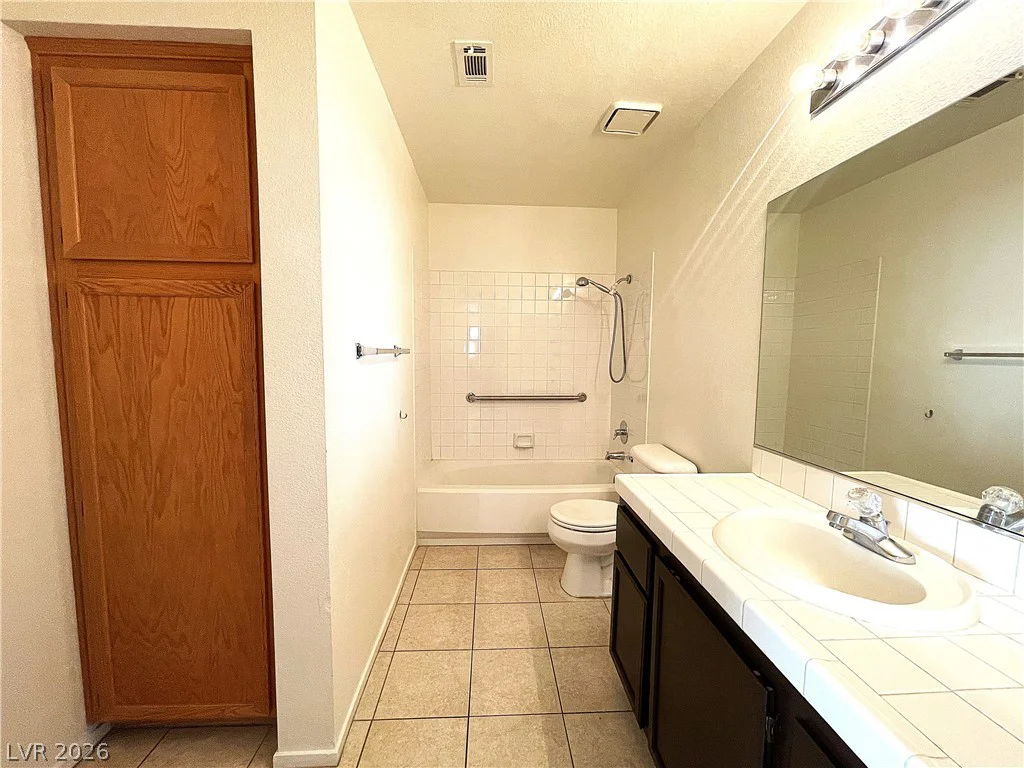 1420 Desert Hills, Las Vegas, NV 89117
