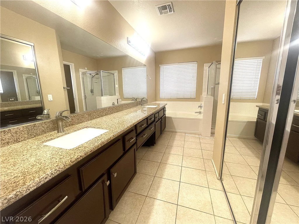 1420 Desert Hills, Las Vegas, NV 89117