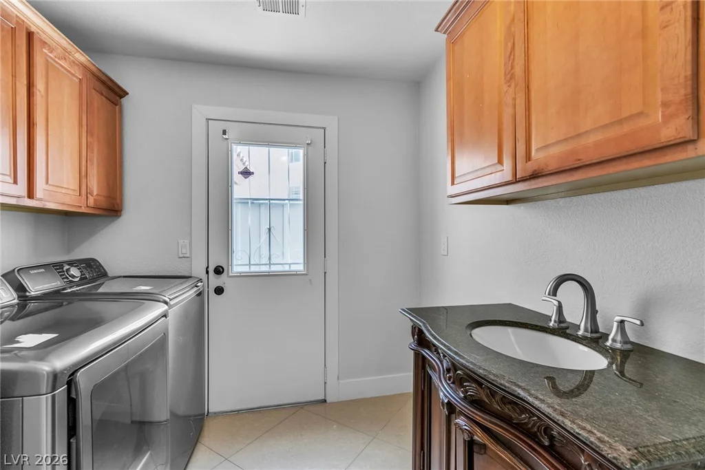 9504 Treasure Beach, Las Vegas, NV 89117