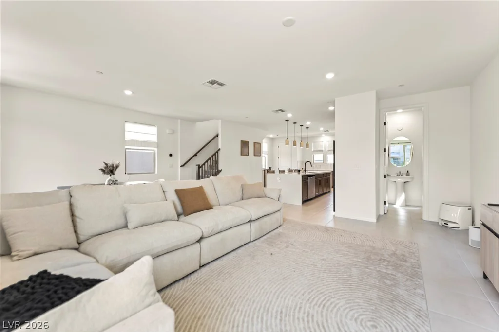 1537 Little Penguin, Las Vegas, NV 89138