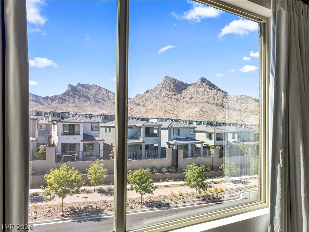 1537 Little Penguin, Las Vegas, NV 89138