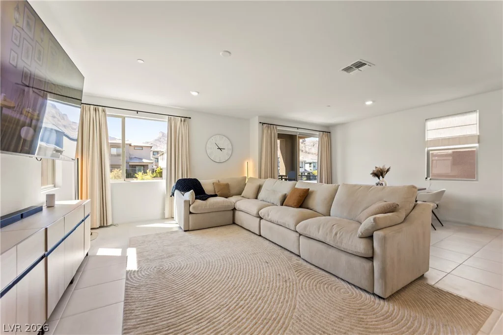 1537 Little Penguin, Las Vegas, NV 89138