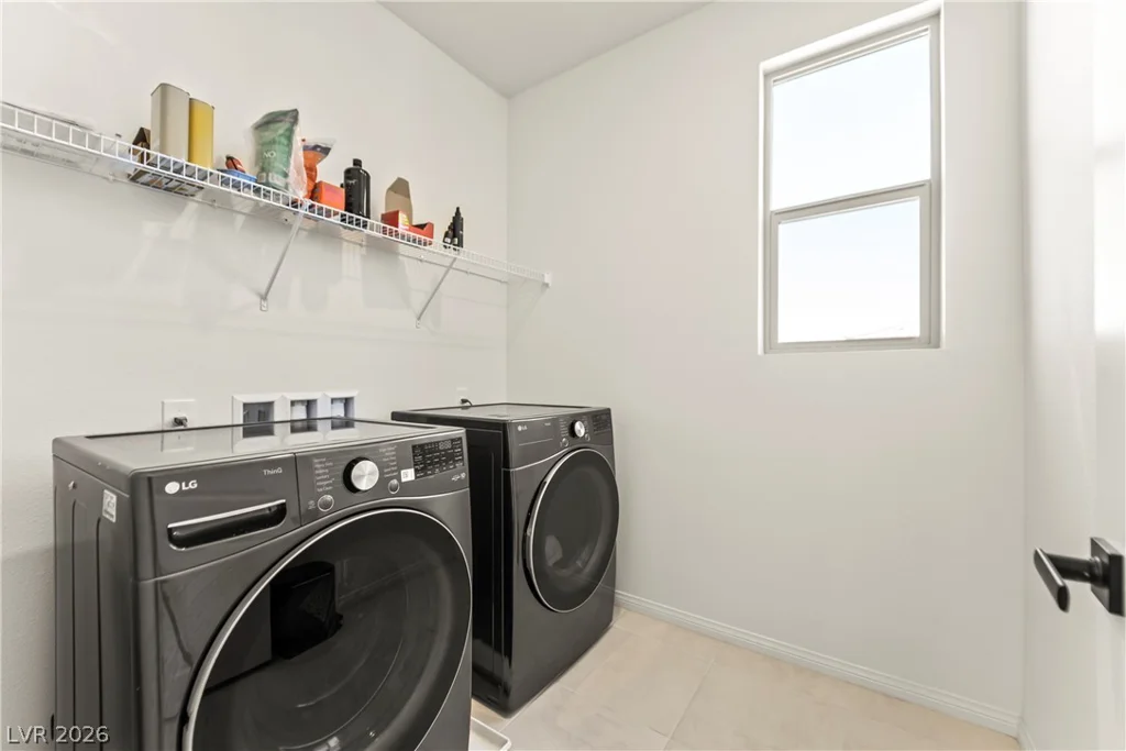 1537 Little Penguin, Las Vegas, NV 89138