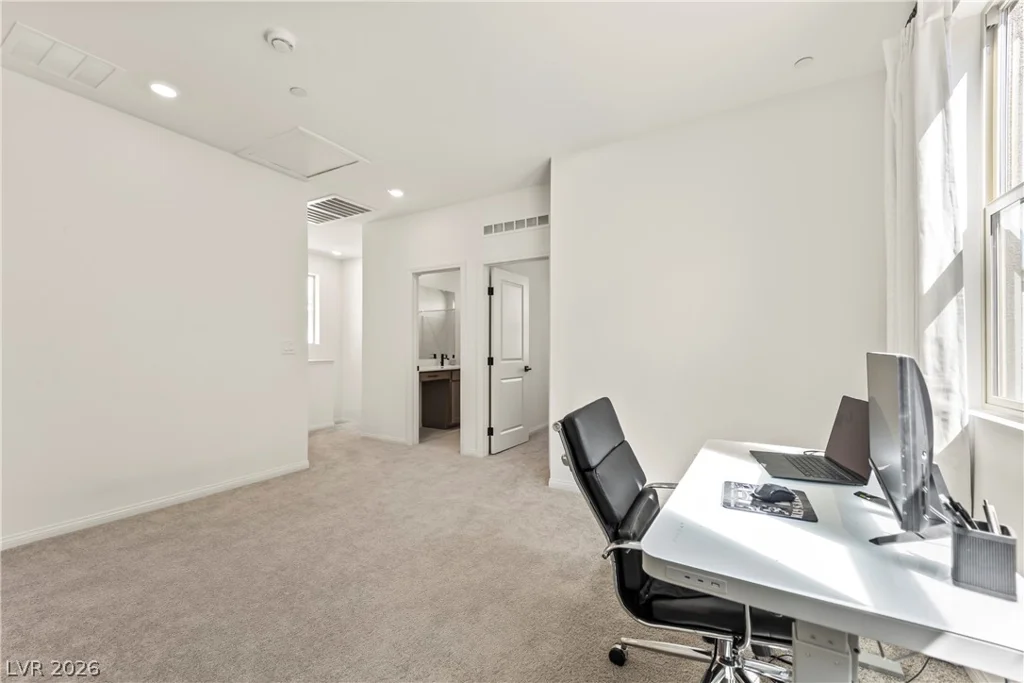 1537 Little Penguin, Las Vegas, NV 89138