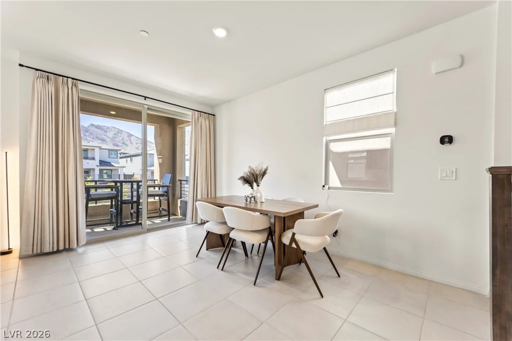 1537 Little Penguin, Las Vegas, NV 89138
