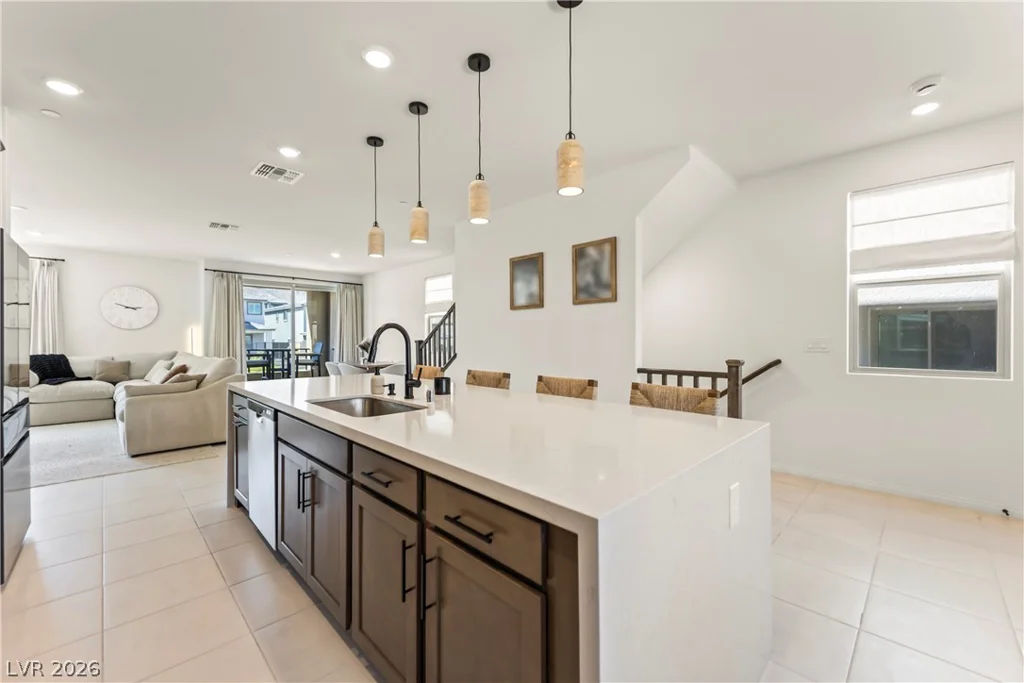 1537 Little Penguin, Las Vegas, NV 89138