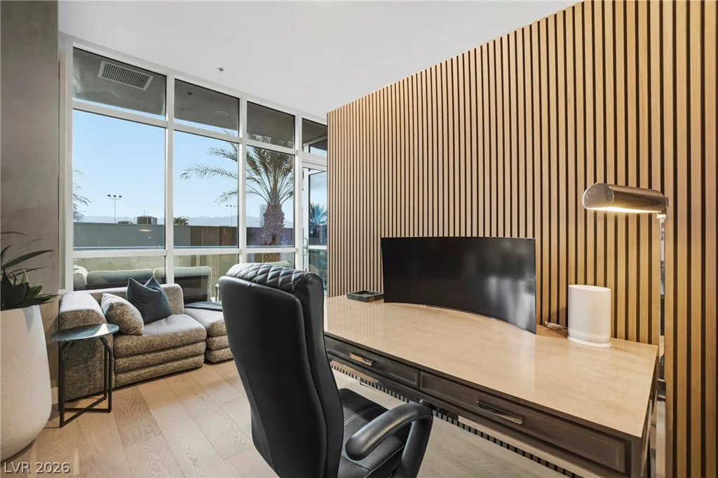 4575 Dean Martin, Las Vegas, NV 89103