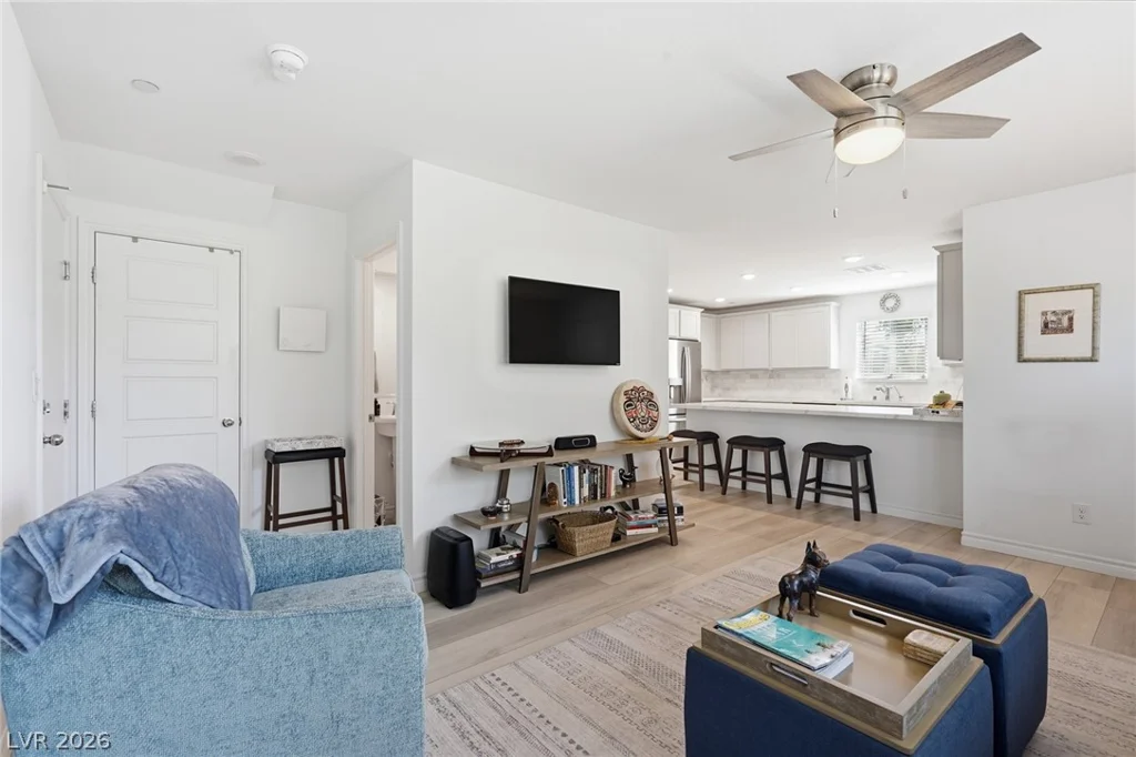 6138 Foxes Dale, Las Vegas, NV 89166