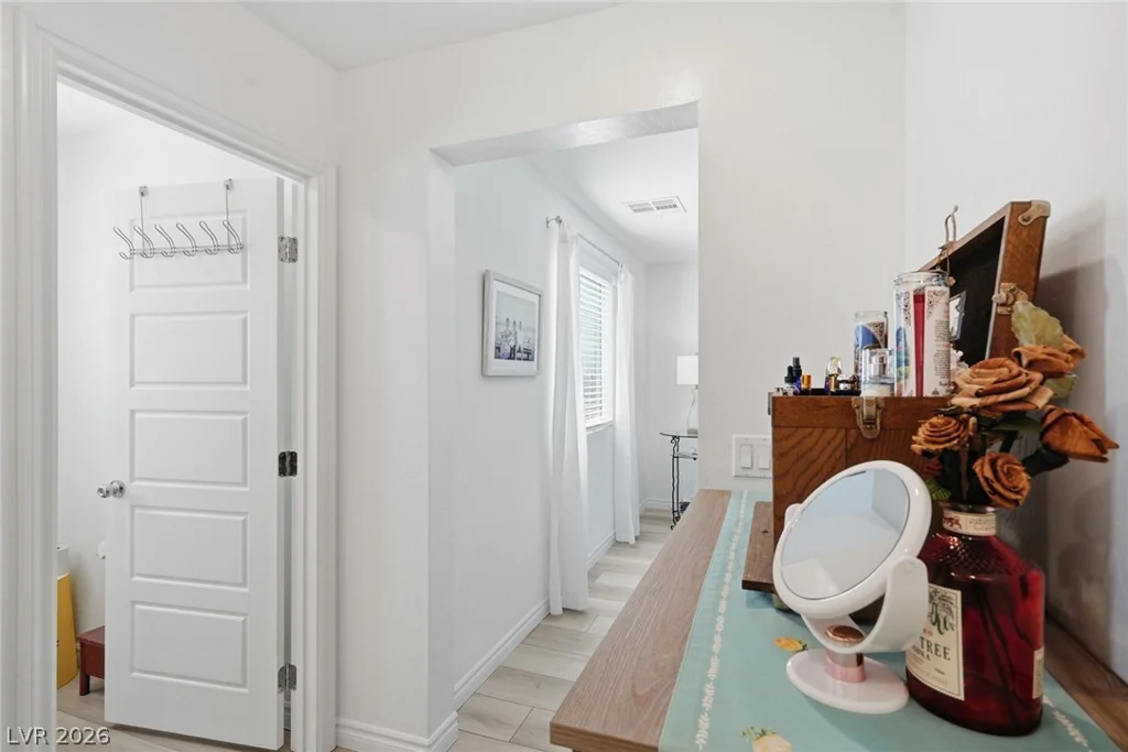 6138 Foxes Dale, Las Vegas, NV 89166