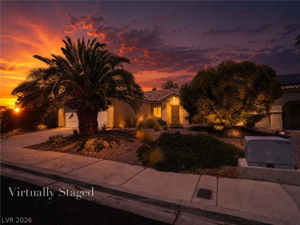 7736 White Grass, Las Vegas, NV 89131