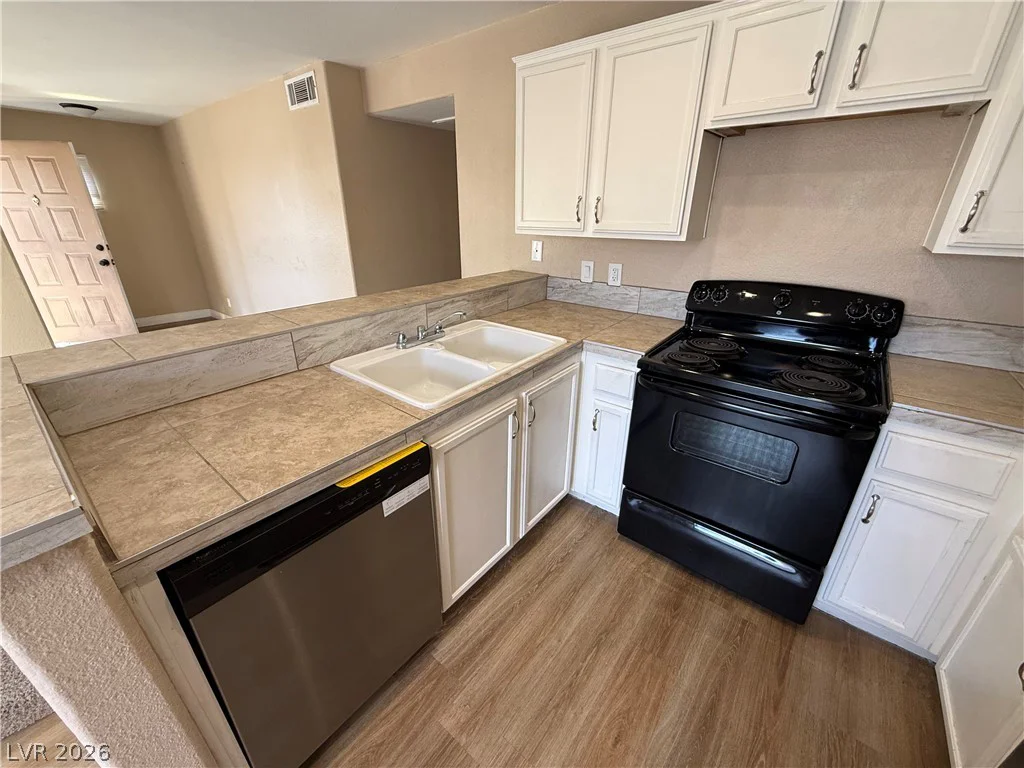 2982 Juniper Hills, Las Vegas, NV 89142