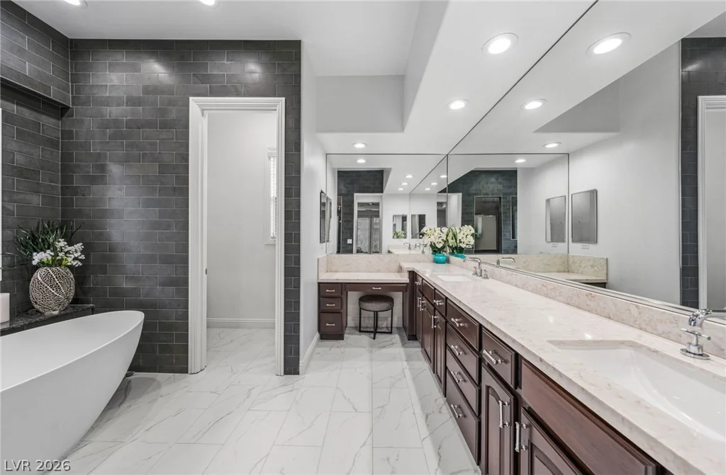 11846 WATERFORD CASTLE, Las Vegas, NV 89141