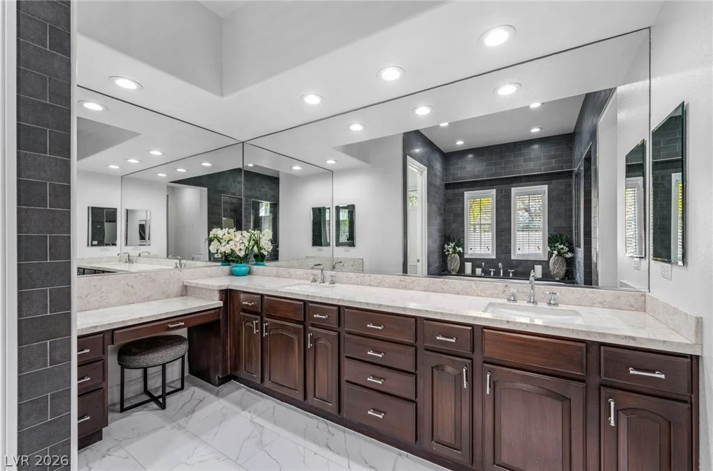 11846 WATERFORD CASTLE, Las Vegas, NV 89141