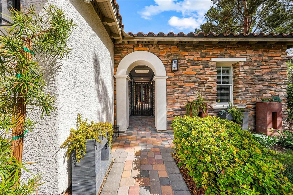 11846 WATERFORD CASTLE, Las Vegas, NV 89141
