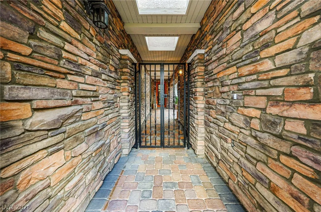 11846 WATERFORD CASTLE, Las Vegas, NV 89141
