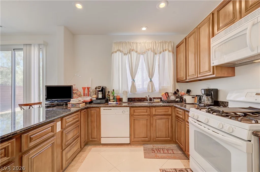 7012 Grand Junction, Las Vegas, NV 89179
