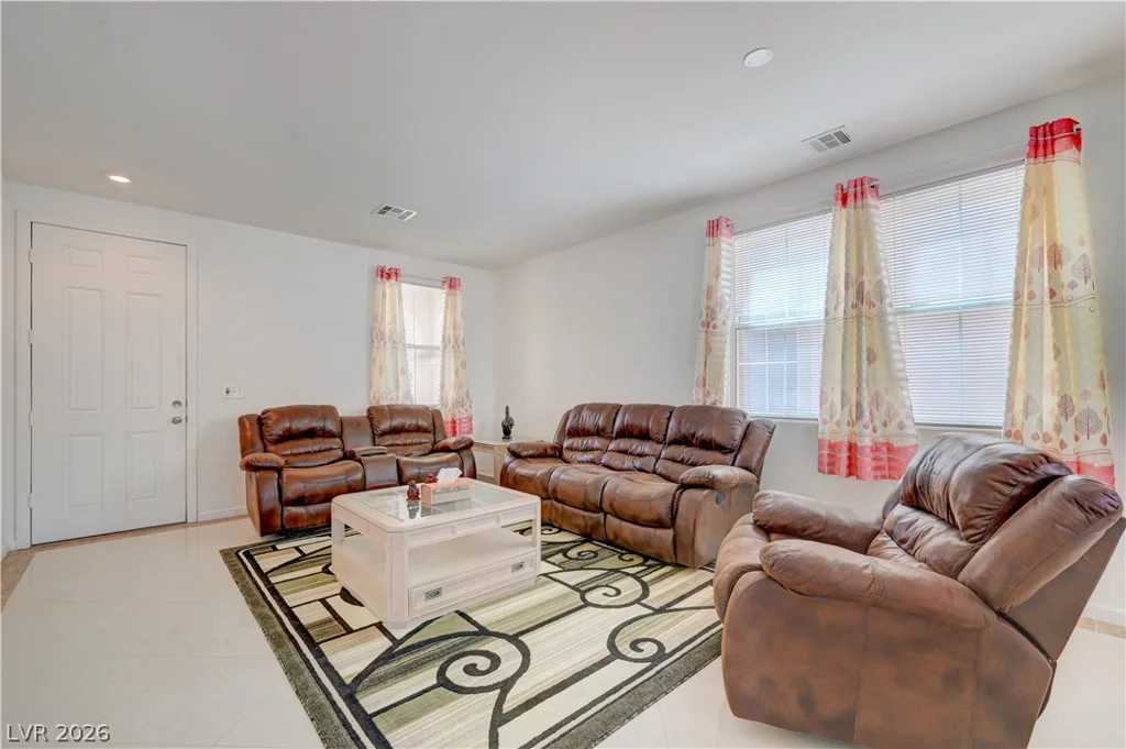 7012 Grand Junction, Las Vegas, NV 89179