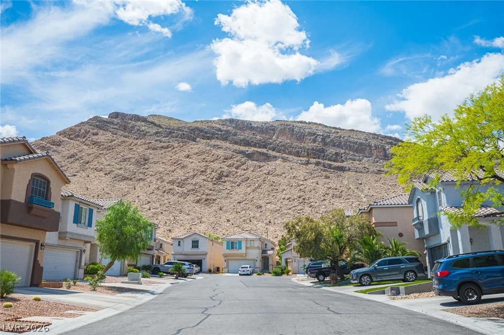 10646 Streamside, Las Vegas, NV 89129
