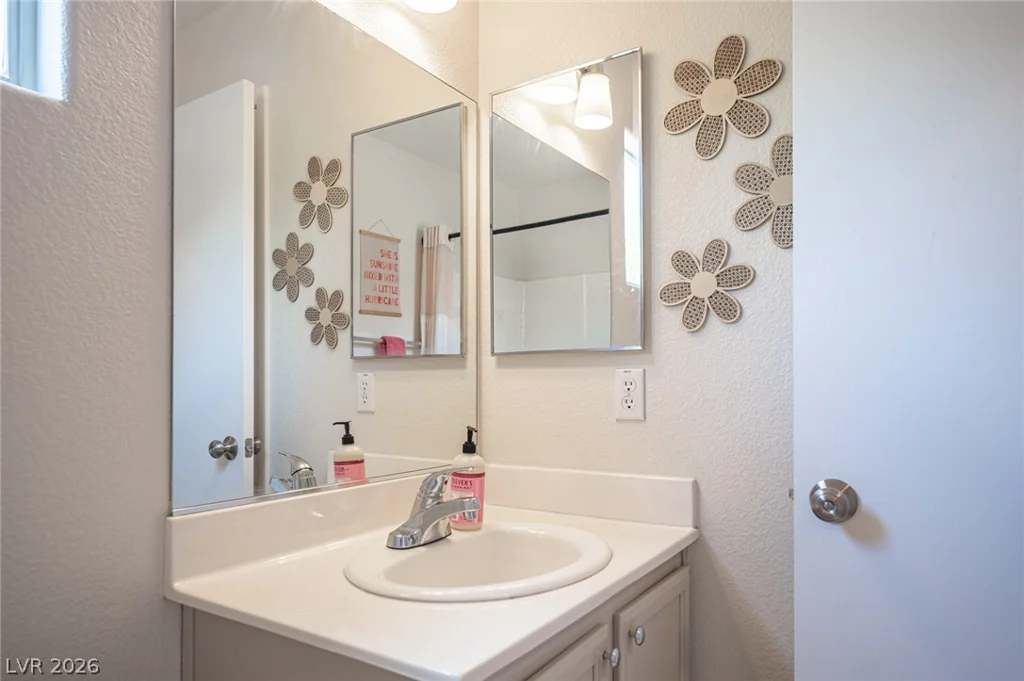 10646 Streamside, Las Vegas, NV 89129