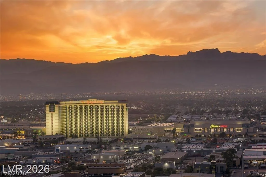 4575 Dean Martin, Las Vegas, NV 89103