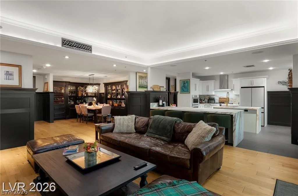 4575 Dean Martin, Las Vegas, NV 89103