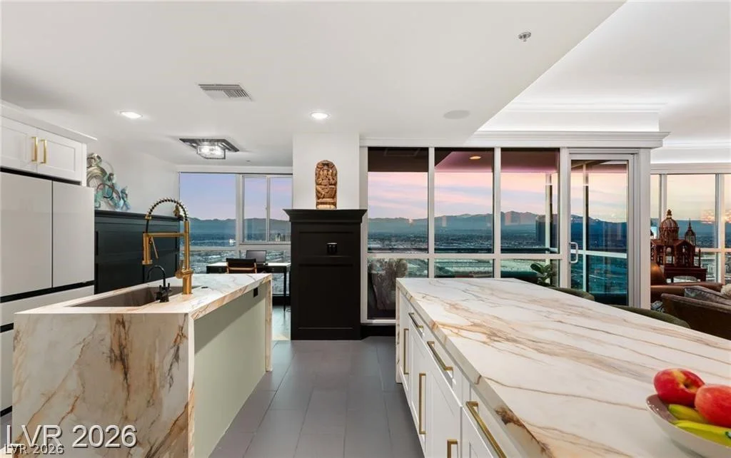 4575 Dean Martin, Las Vegas, NV 89103
