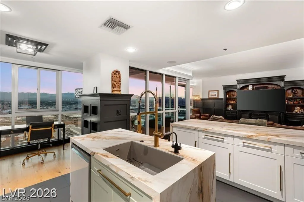 4575 Dean Martin, Las Vegas, NV 89103