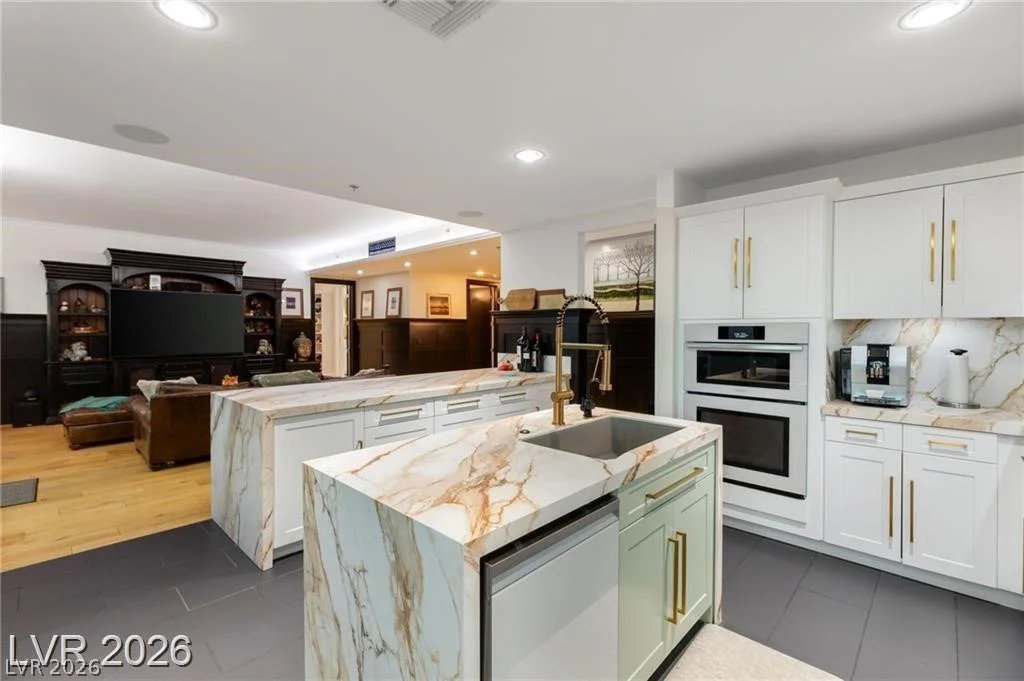 4575 Dean Martin, Las Vegas, NV 89103