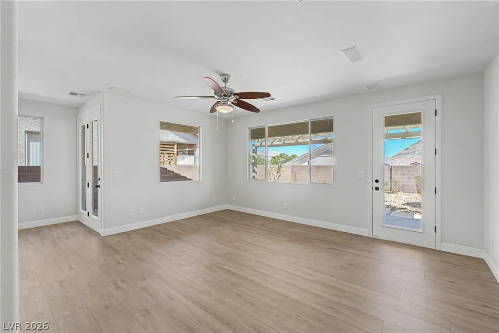10134 Clark Wooldridge, Las Vegas, NV 89129